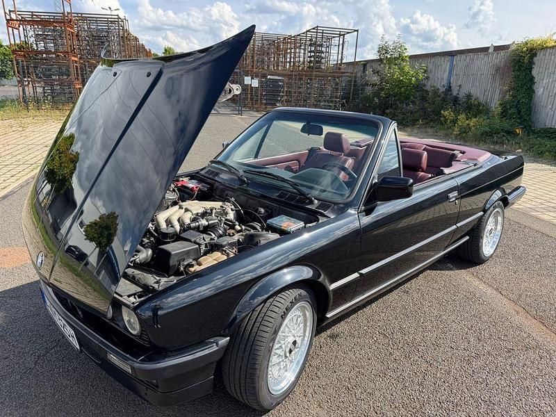 Schwarz Gebraucht 1989 BMW 320 Cabriolet Shadowline Cabrio | 17.900 € - Bild 1/4