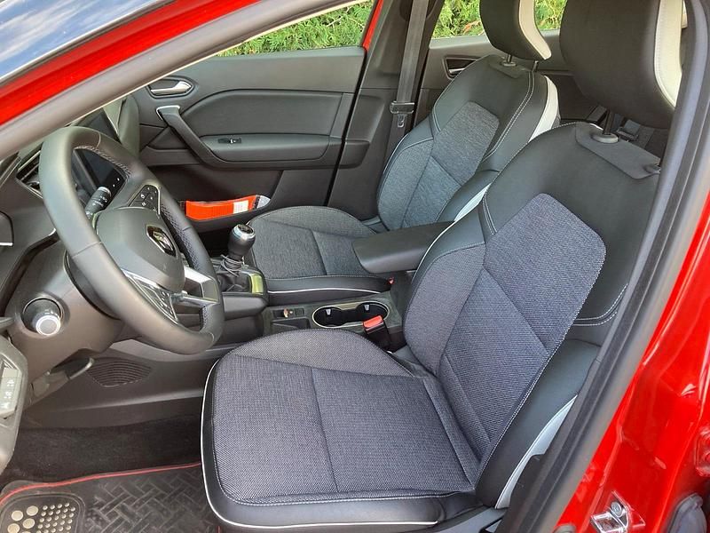 Gebraucht Renault Captur 140 PS (102 kW) 2021 Rot SUV