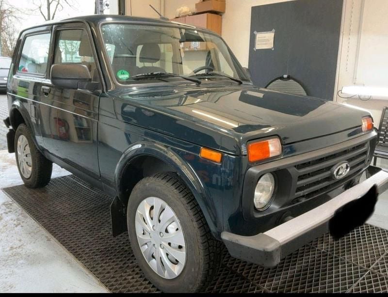 Gebraucht Lada niva 83 PS (61 kW) 2022 Grün SUV