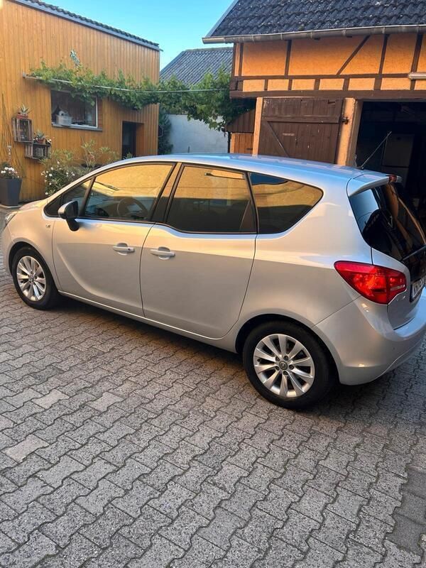 Silber Gebraucht 2015 Opel Meriva Van / Kleinbus | 5.500 € (Guter Preis) - Bild 1/4