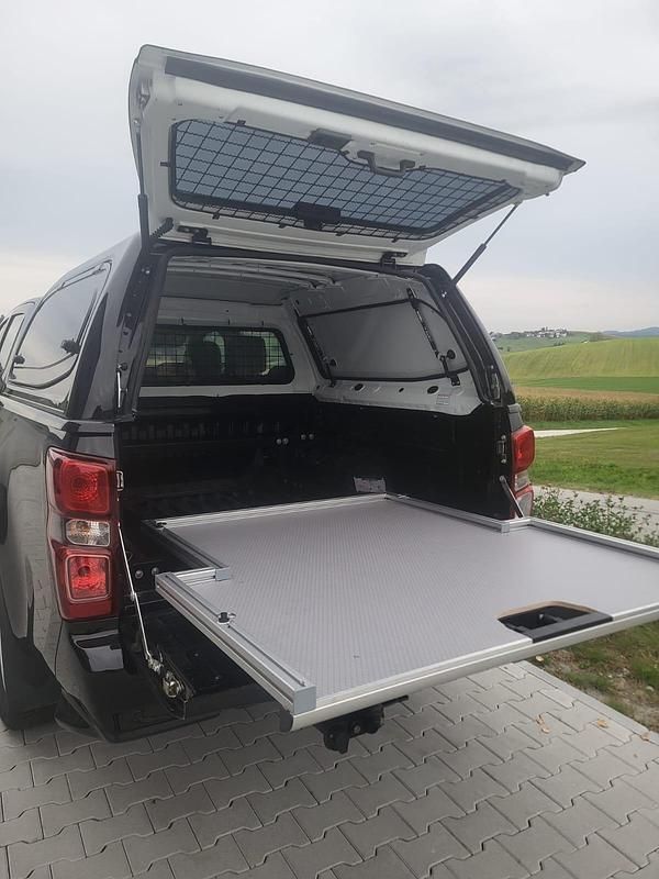 Gebraucht Isuzu D-Max 163 PS (119 kW) 2024 Schwarz Pickup