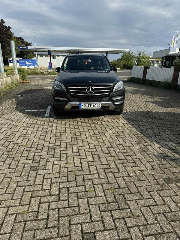 Schwarz Gebraucht 2012 Mercedes ML350 AMG line SUV | 14.999 € (Guter Preis) - Bild 1/4