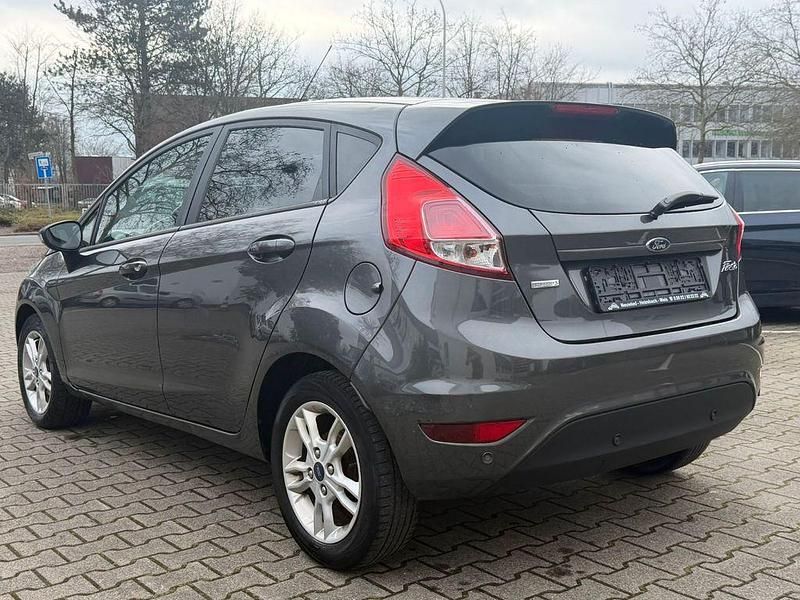 Gebraucht Ford Fiesta Celebration 101 PS (74 kW) 2016 Grau Limousine