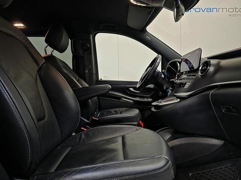 Gebraucht Mercedes V220 AMG 163 PS (119 kW) 2023 Rot Van / Kleinbus