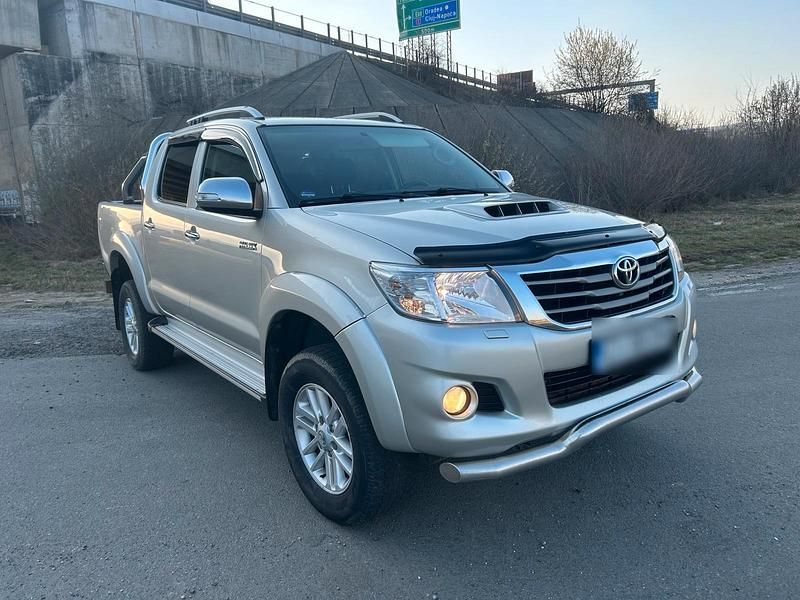 Gebraucht Toyota HiLux 171 PS (125 kW) 2014 Silber Pickup
