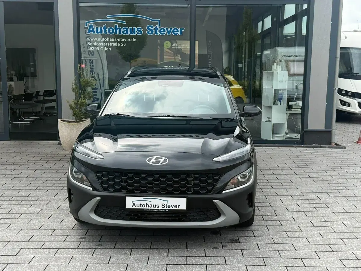 Gebraucht Hyundai Kona Select 120 PS (88 kW) 2023 Schwarz SUV