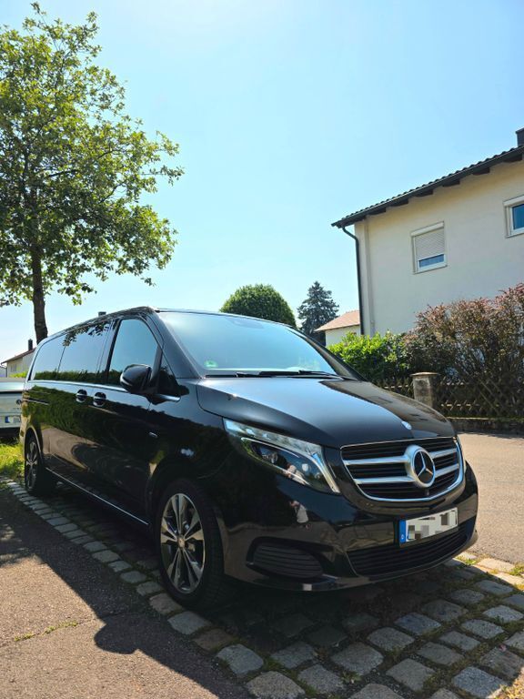 Schwarz Gebraucht 2015 Mercedes V250 Avantgarde Van / Kleinbus | 34.900 € (Fairer Preis) - Bild 1/4