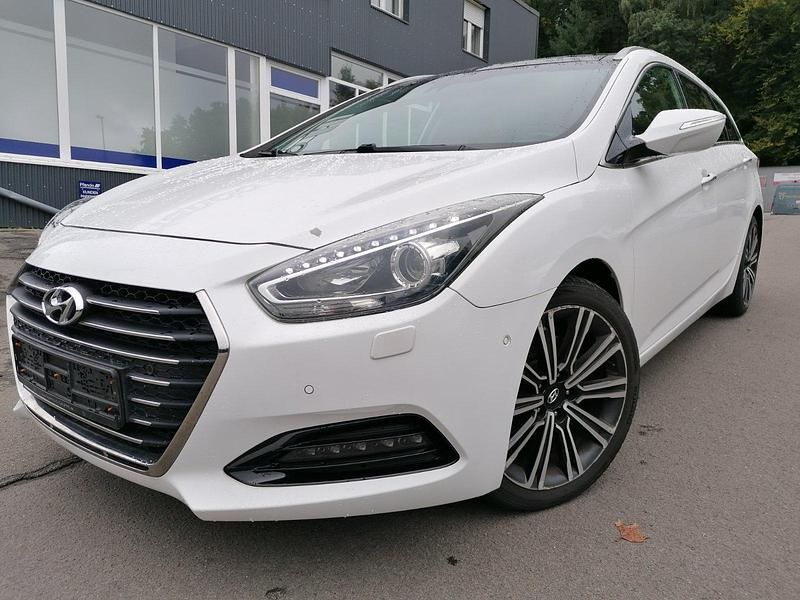 Weiß Gebraucht 2016 Hyundai i40 Premium Kombi | 8.500 € (Guter Preis) - Bild 1/4