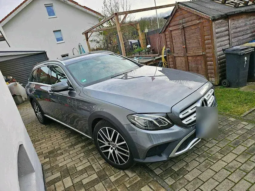 Gebraucht Mercedes E220 All-Terrain 194 PS (142 kW) 2020 Grau Kombi