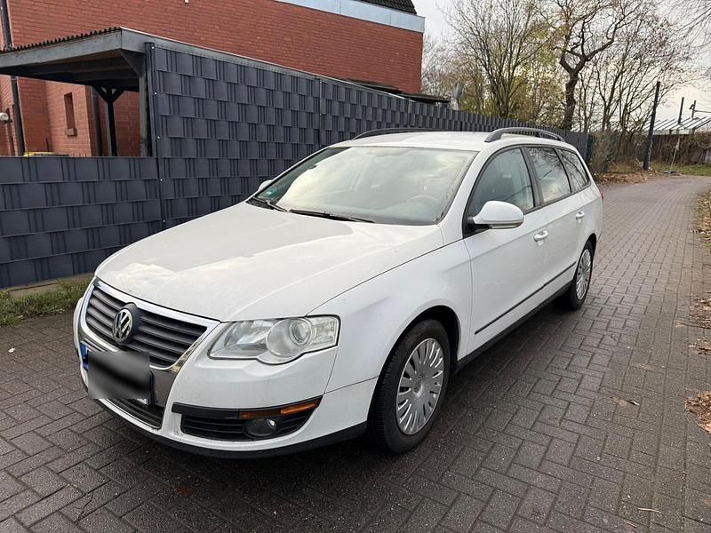 Weiß Gebraucht 2009 VW Passat Kombi | 2.800 € (Guter Preis) - Bild 1/4