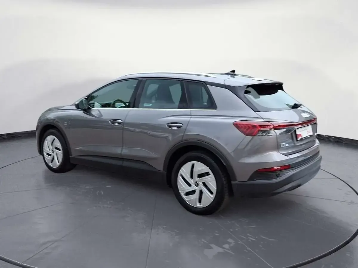 Second-hand Audi Q4 e-tron Ambiente 194 kW (265 CP) 2023 Gri SUV