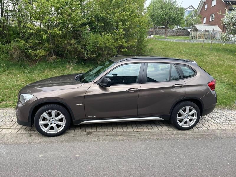 Braun Gebraucht 2012 BMW X1 SUV | 7.800 € - Bild 1/4