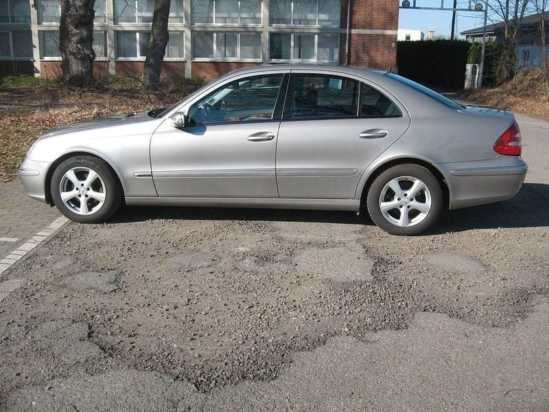 Gebraucht Mercedes E280 Elegance 231 PS (169 kW) 2005 Beige Limousine