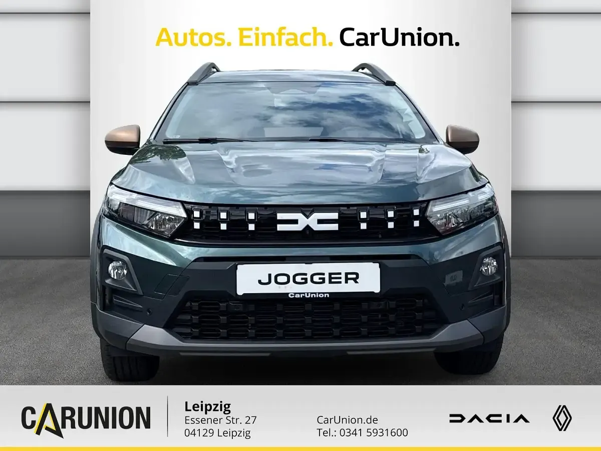 Neu Dacia Jogger Extreme 109 PS (80 kW) 2026 Zedergrün Van / Kleinbus