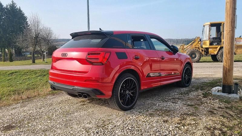 Gebraucht Audi SQ2 300 PS (220 kW) 2019 Rot SUV