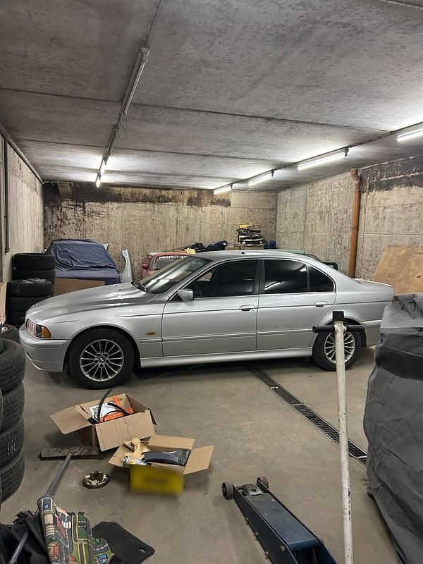 Gebraucht BMW 525 163 PS (119 kW) 2001 Silber Limousine