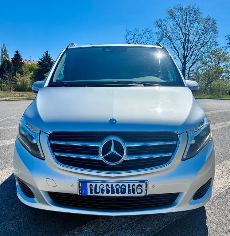 Gebraucht Mercedes V220 Edition 163 PS (119 kW) 2015 Silber Van / Kleinbus