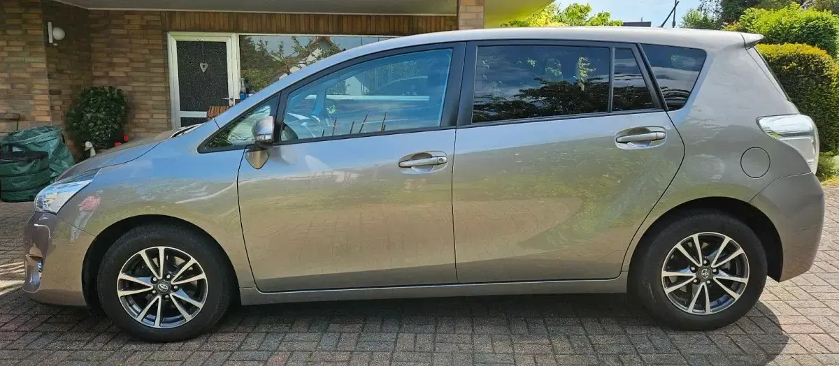 Gebraucht Toyota Verso Comfort 111 PS (81 kW) 2015 Braun Van / Kleinbus