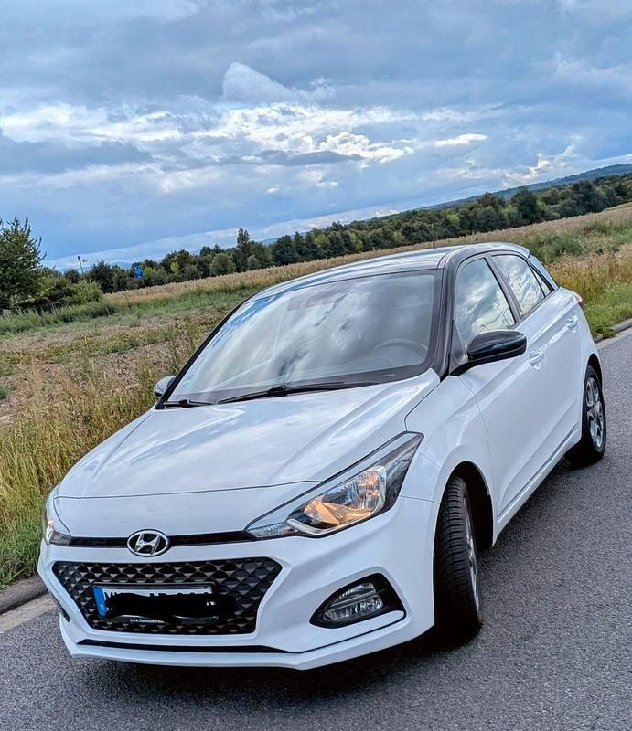 Weiß Gebraucht 2020 Hyundai i20 Active Kleinwagen | 10.899 € (Guter Preis) - Bild 1/4
