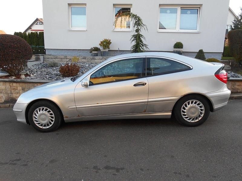 Silber Gebraucht 2001 Mercedes C180 Coupé | 1.700 € (Superpreis) - Bild 1/4