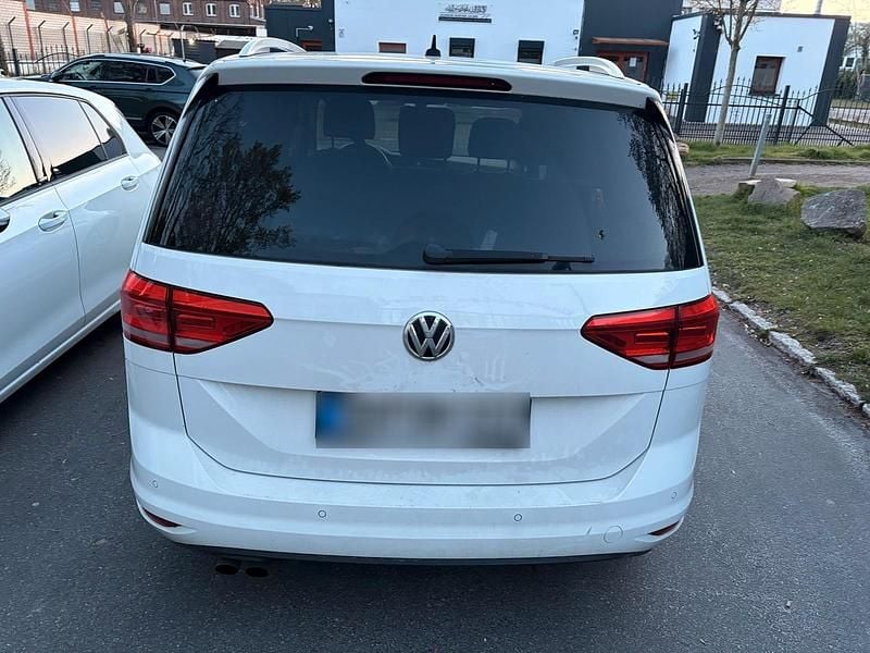 Gebraucht VW Touran 2018 Weiß Van / Kleinbus