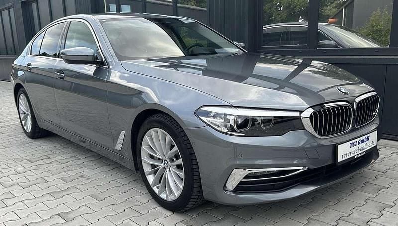 Grau Gebraucht 2019 BMW 530 Luxury Line Limousine | 30.790 € (Fairer Preis) - Bild 1/4