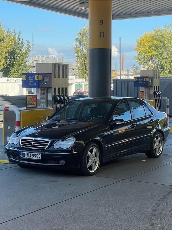 Schwarz Gebraucht 2000 Mercedes C180 Limousine | 2.500 € (Fairer Preis) - Bild 1/4