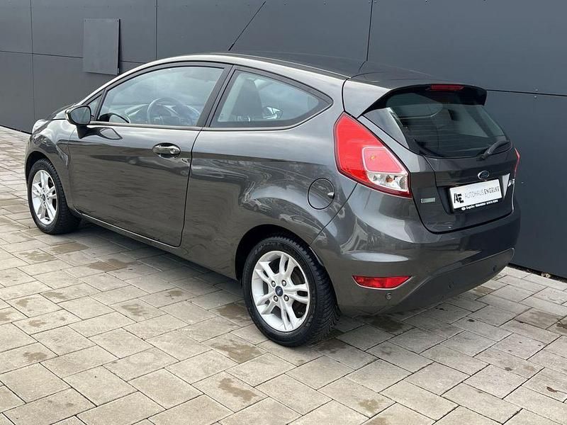 Gebraucht Ford Fiesta Celebration 101 PS (74 kW) 2017 Grau Kleinwagen
