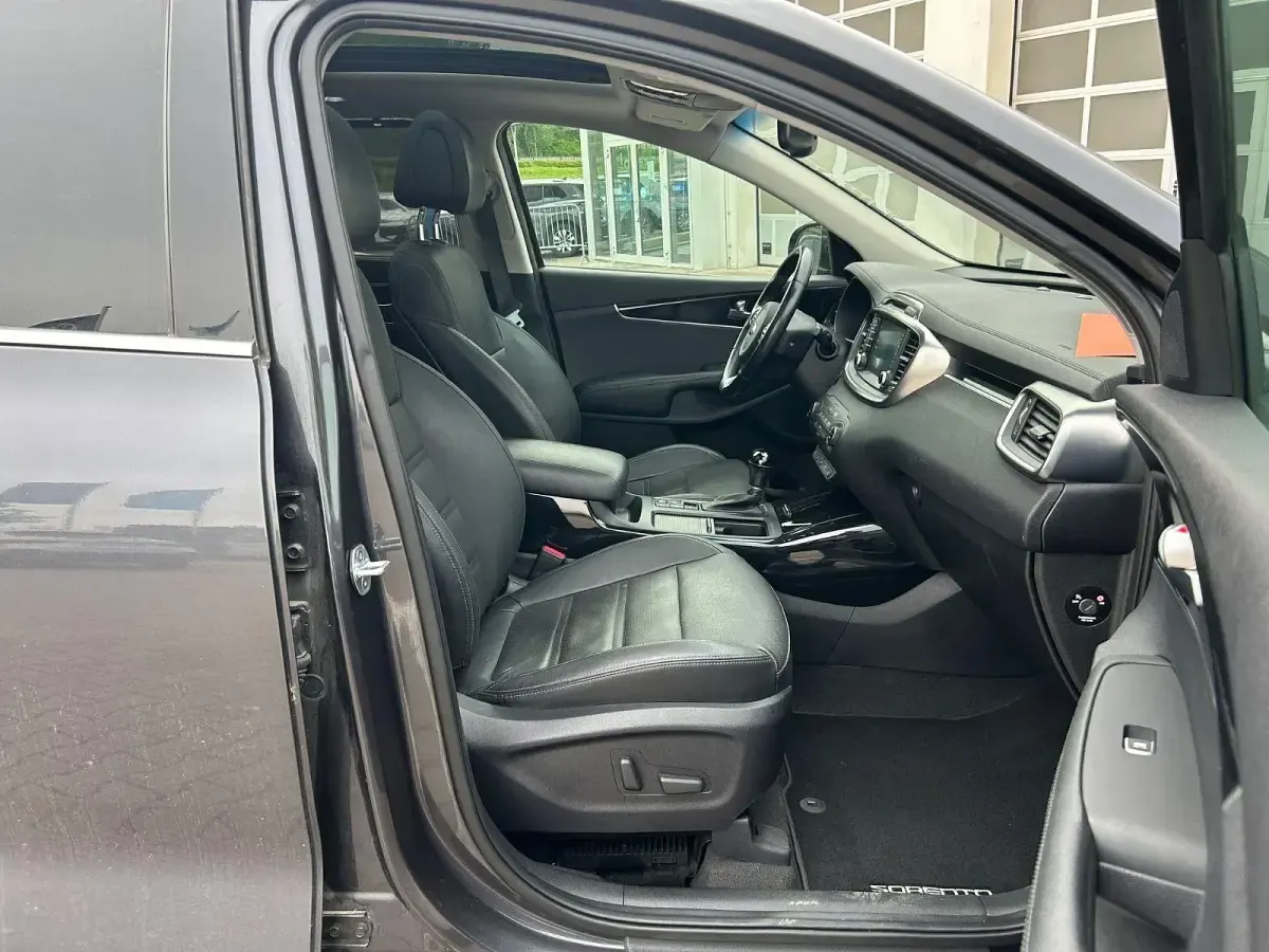 Używany Kia Sorento 200 KM (147 kW) 2015 Szary SUV