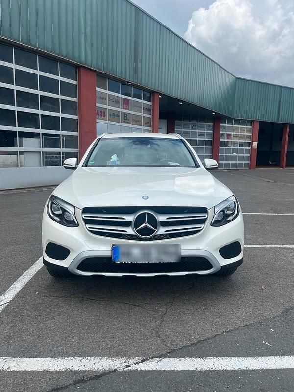 Weiß Gebraucht 2016 Mercedes GLC220 SUV | 28.000 € (Guter Preis) - Bild 1/4