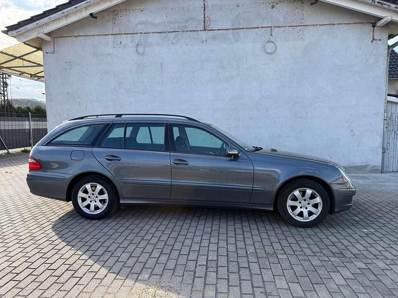 Gebraucht Mercedes E200 Classic 136 PS (100 kW) 2009 Grau Kombi