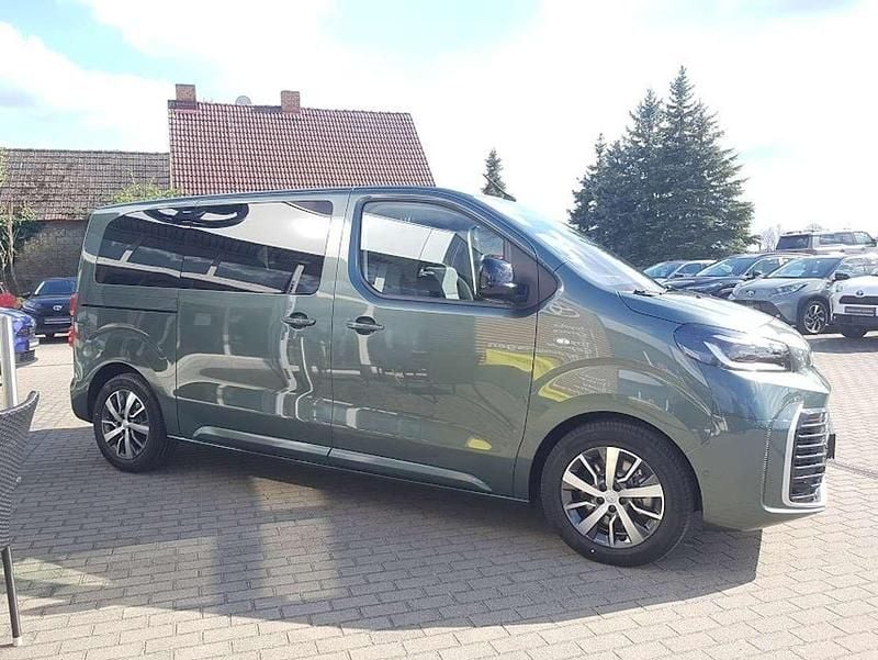 Gebraucht Toyota Proace Verso 179 PS (131 kW) 2026 All terrain green Kombi