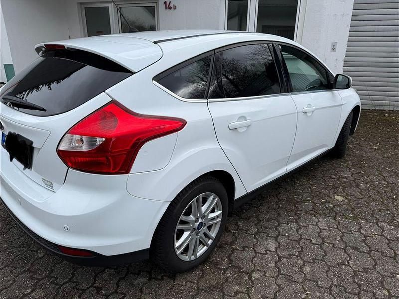 Gebraucht Ford Focus Titanium 125 PS (91 kW) 2013 Weiß Limousine