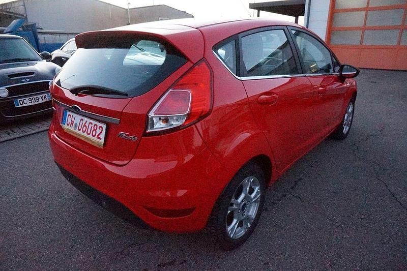 Second-hand Ford Fiesta Titanium 101 CP (74 kW) 2012 Roșu Hatchback