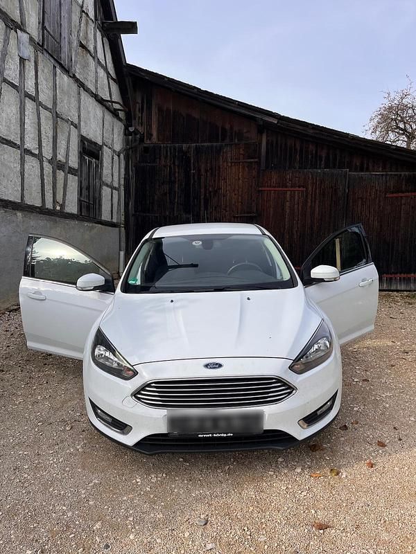 Weiß Gebraucht 2015 Ford Focus Kleinwagen | 8.000 € (Fairer Preis) - Bild 1/4