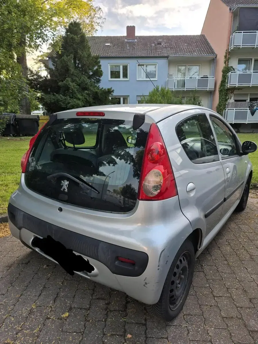 Gebraucht Peugeot 107 68 PS (50 kW) 2005 Silber Kleinwagen