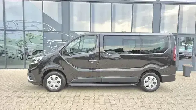 Gebraucht Renault Trafic Life 110 PS (80 kW) 2021 Schwarz Van / Kleinbus
