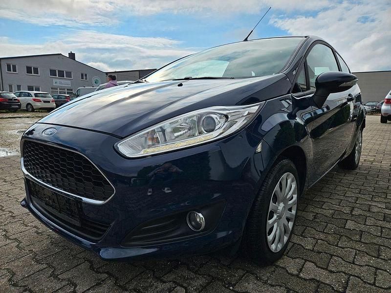 Blau Gebraucht 2016 Ford Fiesta Trend Kleinwagen | 5.400 € (Fairer Preis) - Bild 1/4