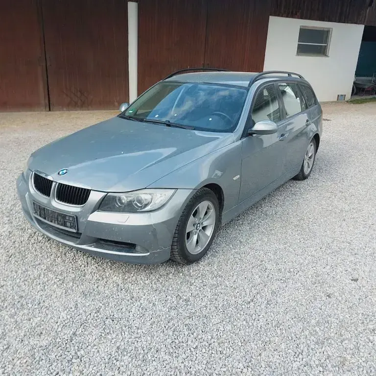 Second-hand BMW 320 170 CP (125 kW) 2007 Albastru Break