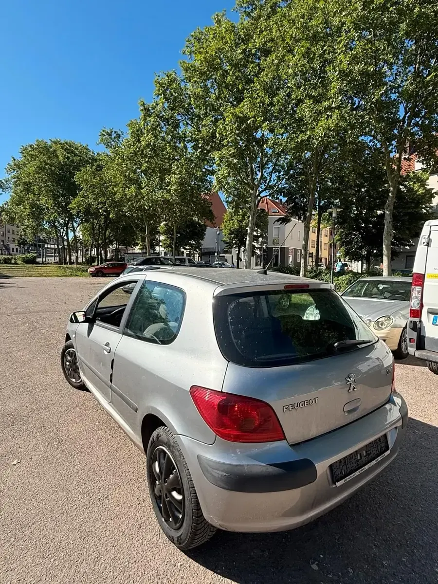 Gebraucht Peugeot 307 75 PS (55 kW) 2002 Silber Kleinwagen