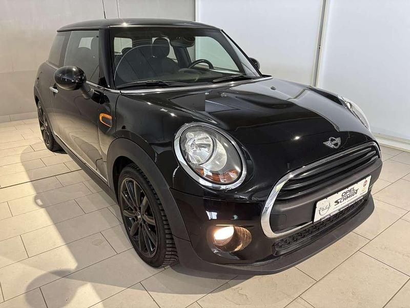 Gebraucht Mini ONE 102 PS (75 kW) 2017 Midnight black metallic Kleinwagen