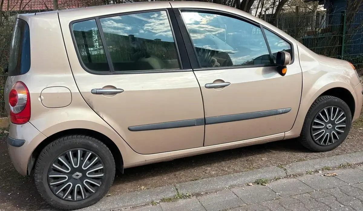 Używany Renault Modus 75 KM (55 kW) 2005 Złoty Minivan