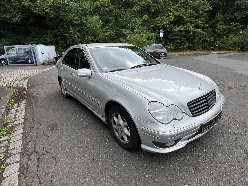 Silber Gebraucht 2001 Mercedes C200 Limousine | 3.990 € (Fairer Preis) - Bild 1/4