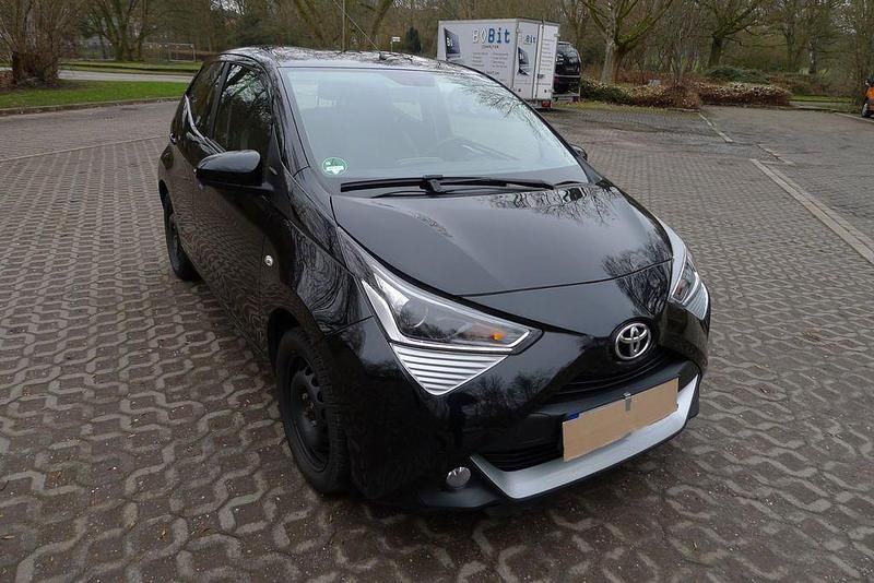 Gebraucht Toyota Aygo X-play 72 PS (52 kW) 2019 Schwarz Kleinwagen
