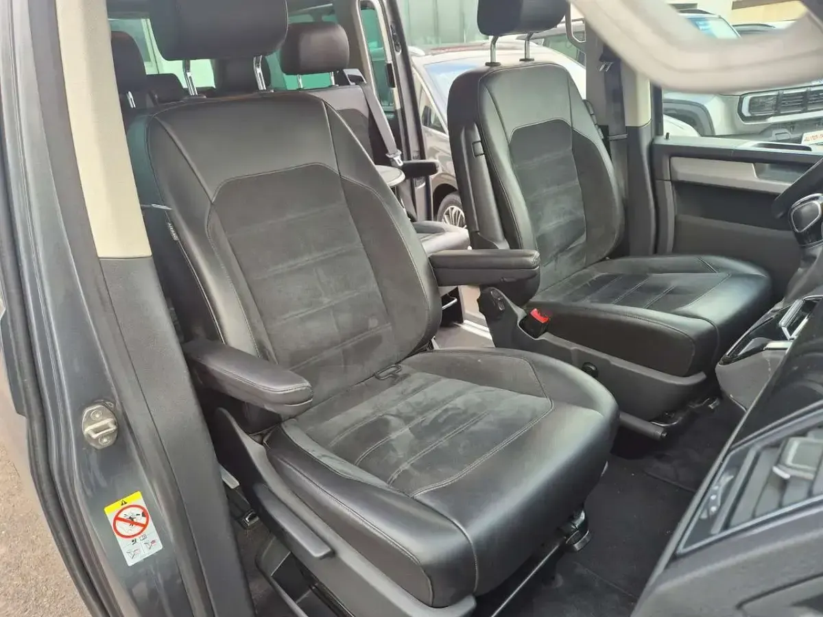 Gebraucht VW Multivan Highline 199 PS (146 kW) 2019 Indiumgrau Van / Kleinbus