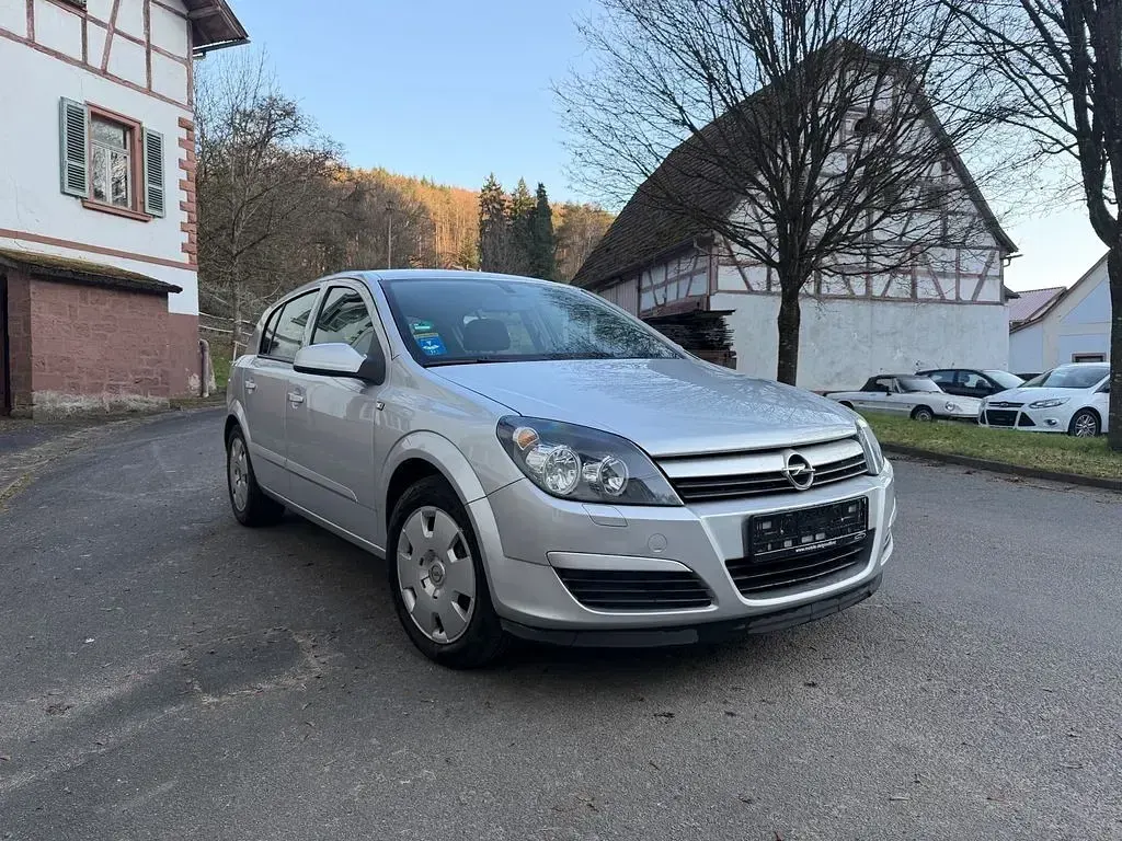 Gebraucht Opel Astra Edition 105 PS (77 kW) 2004 Silber Limousine