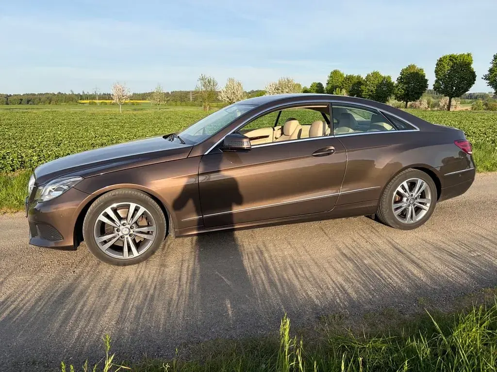 Używany Mercedes E250 204 KM (150 kW) 2015 Brązowy Coupe
