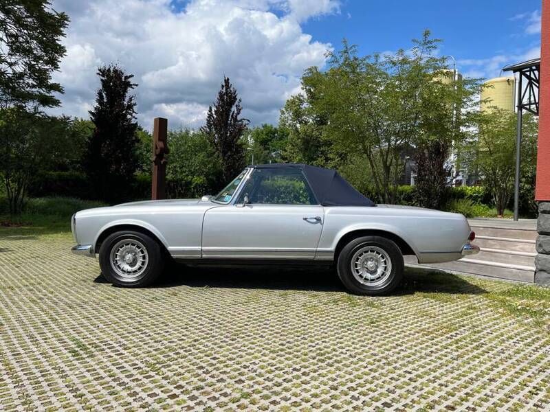 Gebraucht Mercedes 230 150 PS (110 kW) 1966 Silber Cabrio