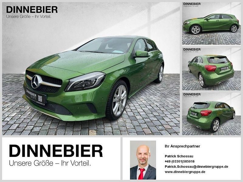Grün (metallic) Gebraucht 2018 Mercedes A180 Urban Limousine | 16.490 € (Fairer Preis) - Bild 1/4