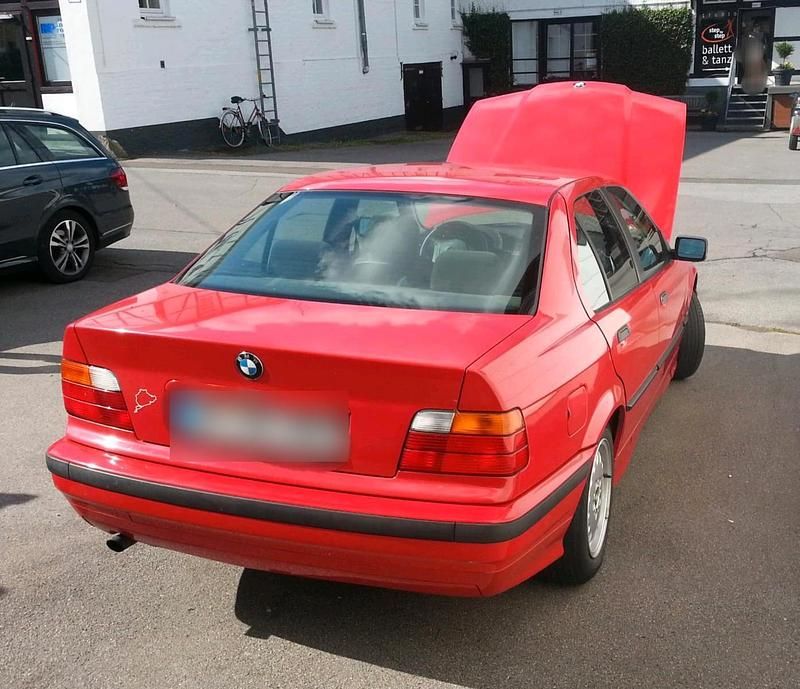 Gebraucht BMW 316 105 PS (77 kW) 1994 Rot Limousine